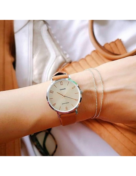 Casio Women LTP-VT01L-5BUDF