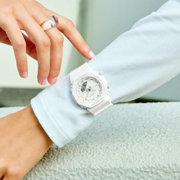 G-Shock Women GMA-P2100-7ADR